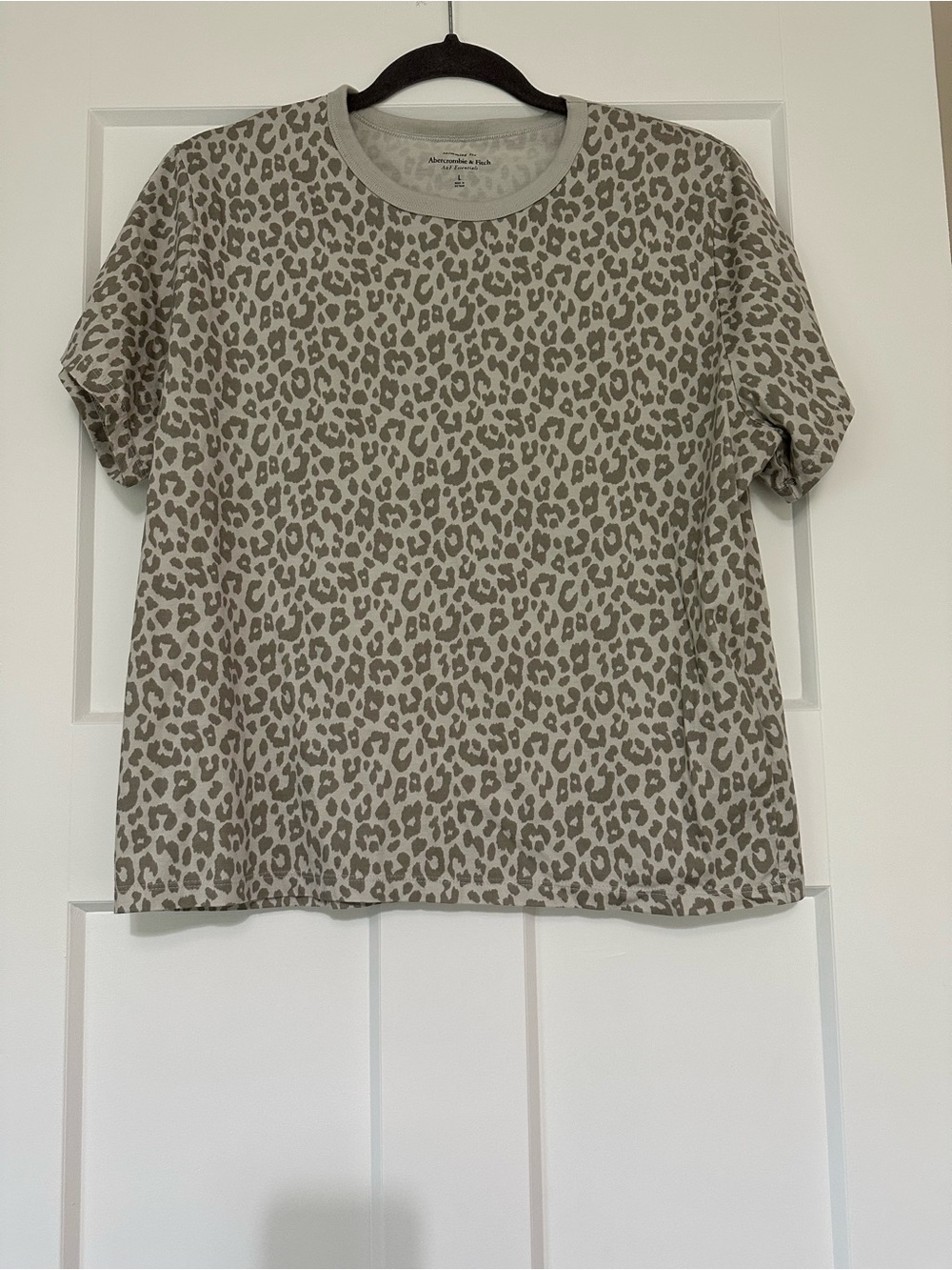 Abercrombie & Fitch Leopard Print Skimming Tee